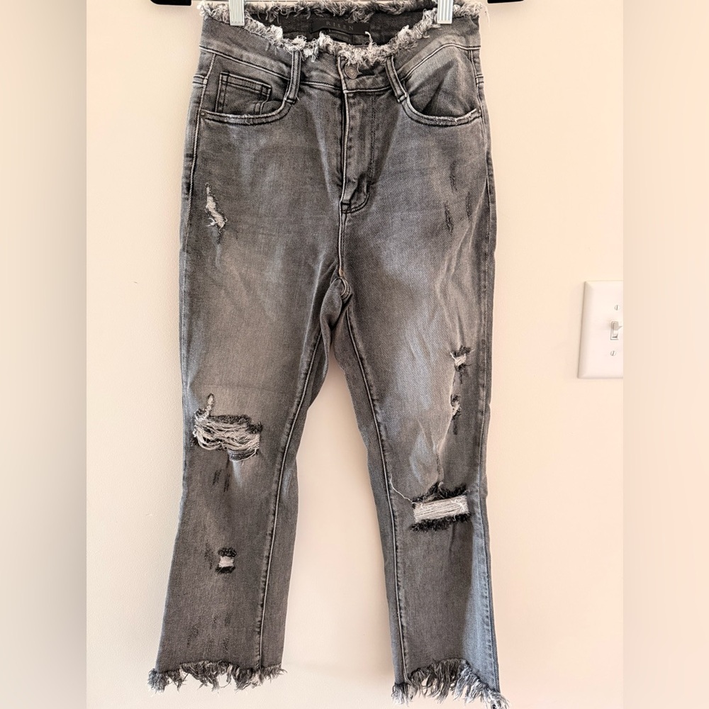 Risen Frayed Hem Distressed Women's Jeans Size 25/1